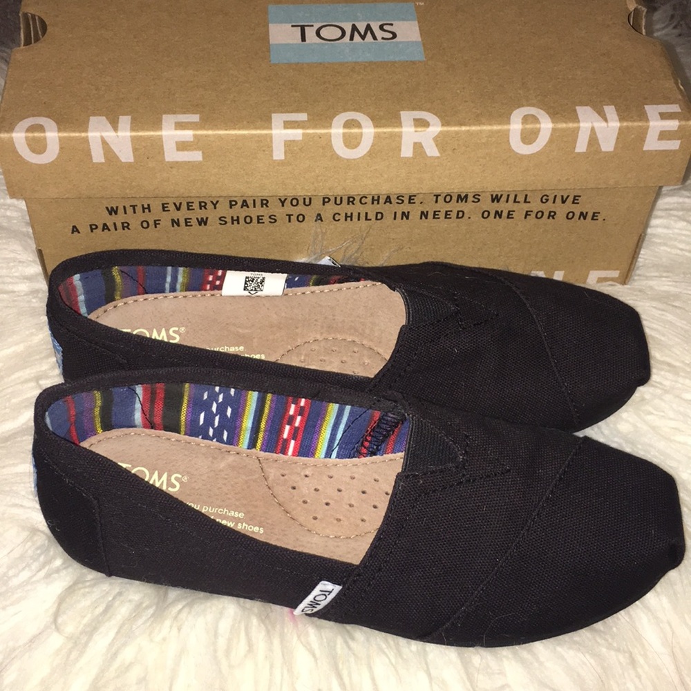 NEW Black Canvas TOMS